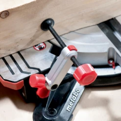 Scie Onglet Et Radiale Metabo KGS 305 M 1600W Diamètre 305 Mm 619305000 -Bosch Soldes Boutique scie metabo kgs 305 m 1600w situation 5